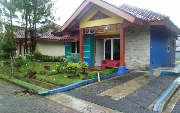 Photo of Buildings in Cipanas