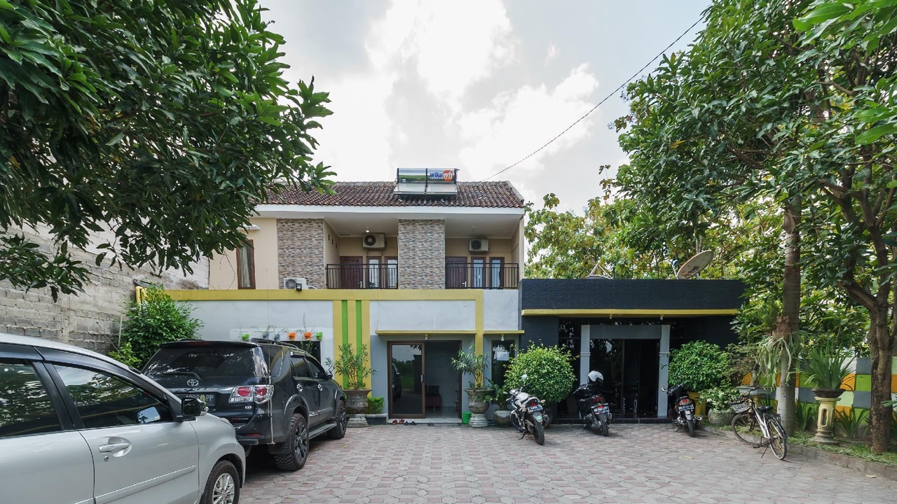 Photo of Buildings in Colomadu