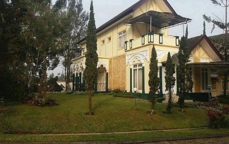 Photo of Buildings in Cipanas