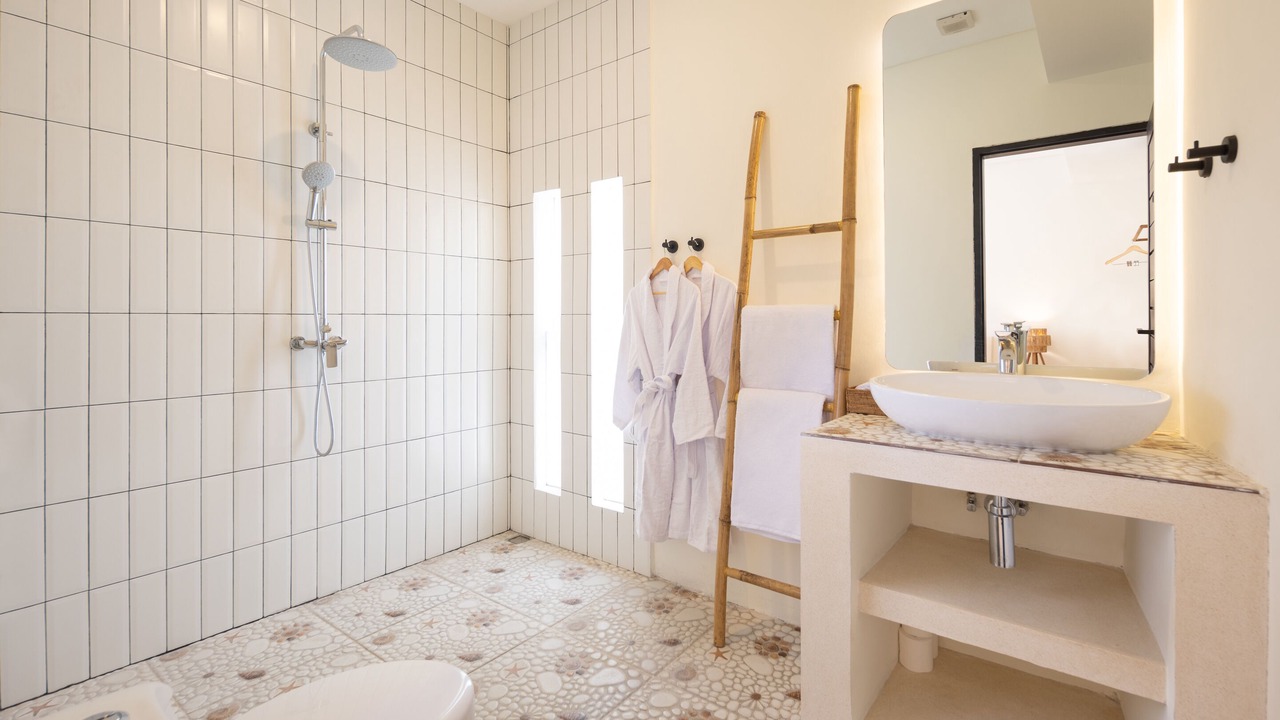 Photo of Bathroom in Sunset Road