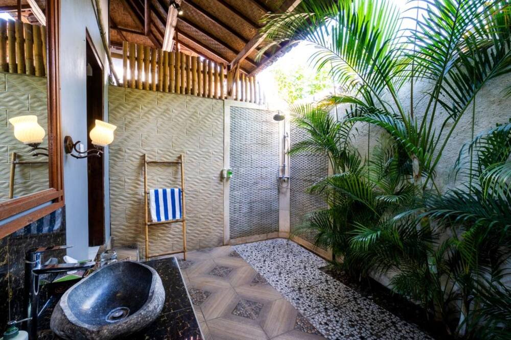Photo of Bathroom in Mushroom Bay