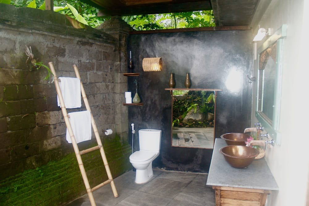 Photo of Bathroom in Suraberata