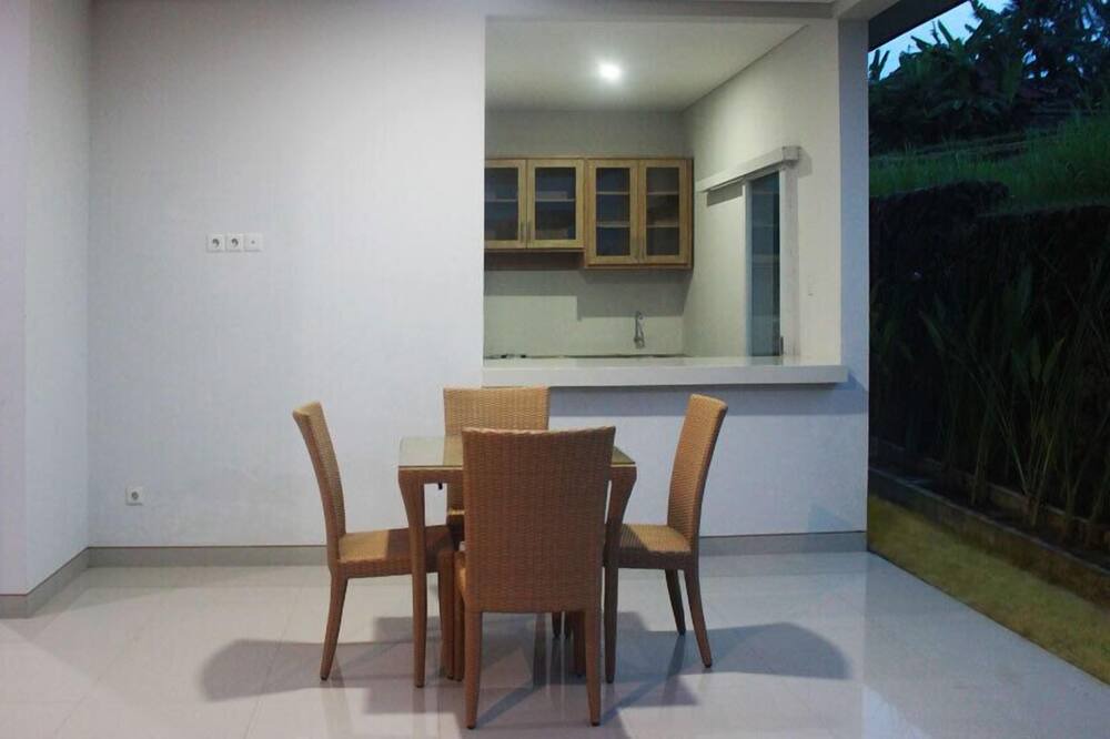 Photo of Livingroom in East Selemadeg