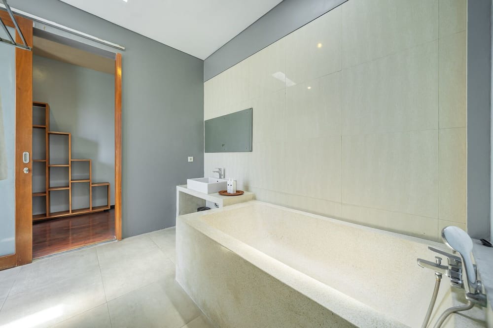 Photo of Bathroom in Babakan