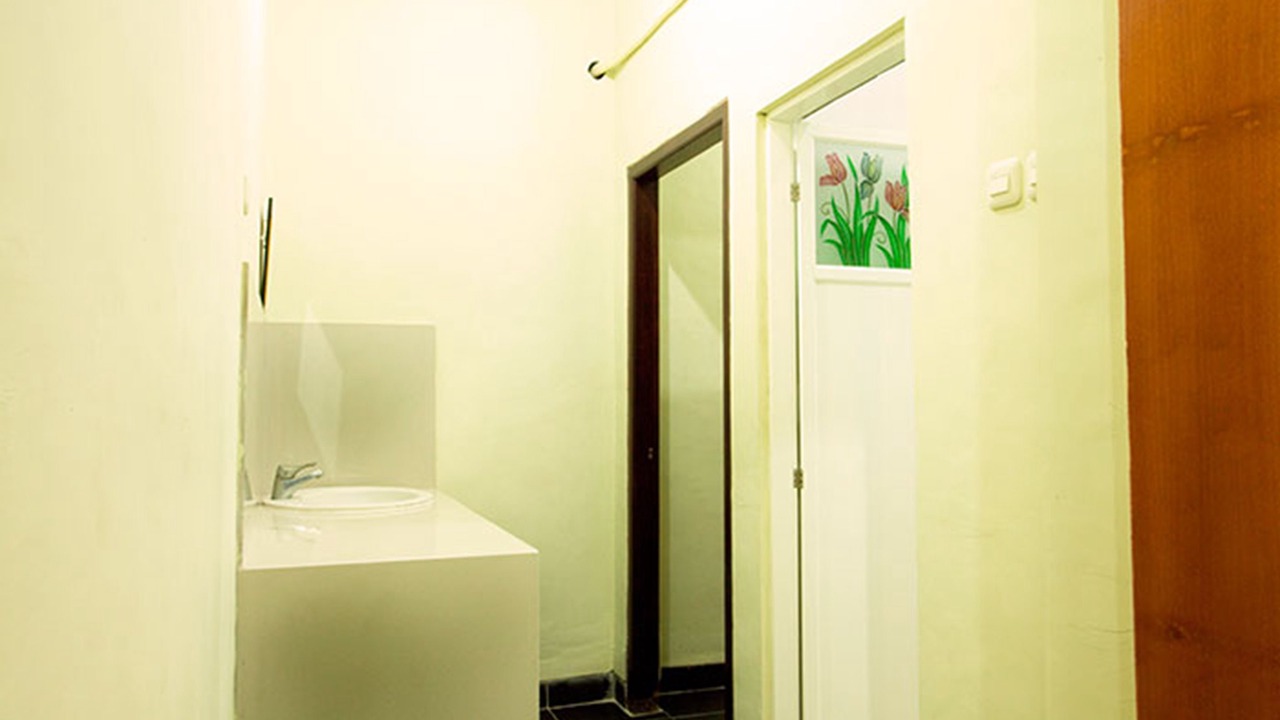 Photo of Bathroom in Sunset Road