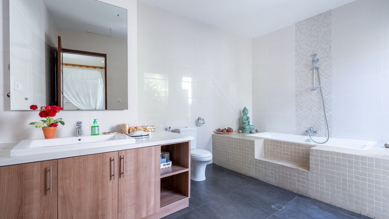 Photo of Bathroom in Sunset Road