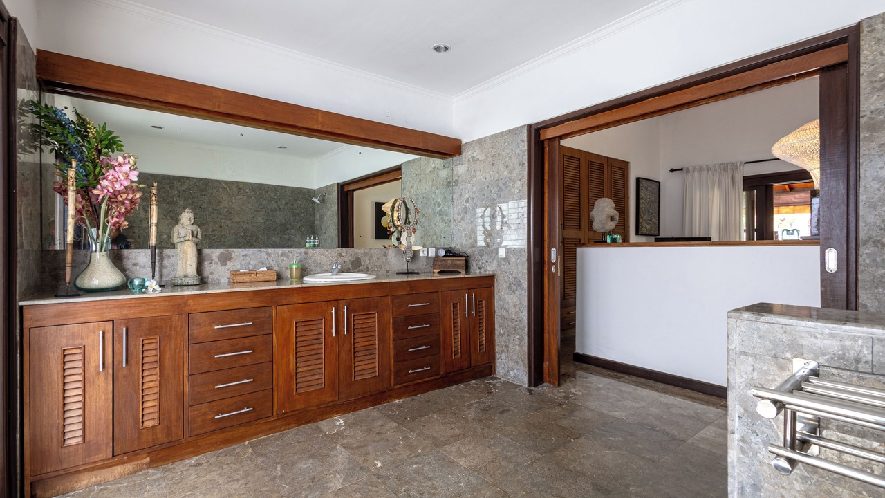 Photo of Bathroom in Laksmana