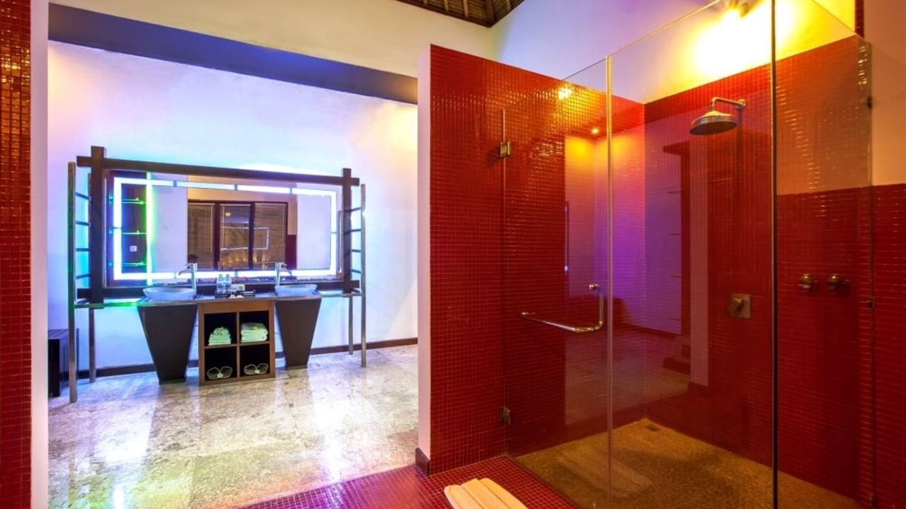 Photo of Bathroom in Sunset Road