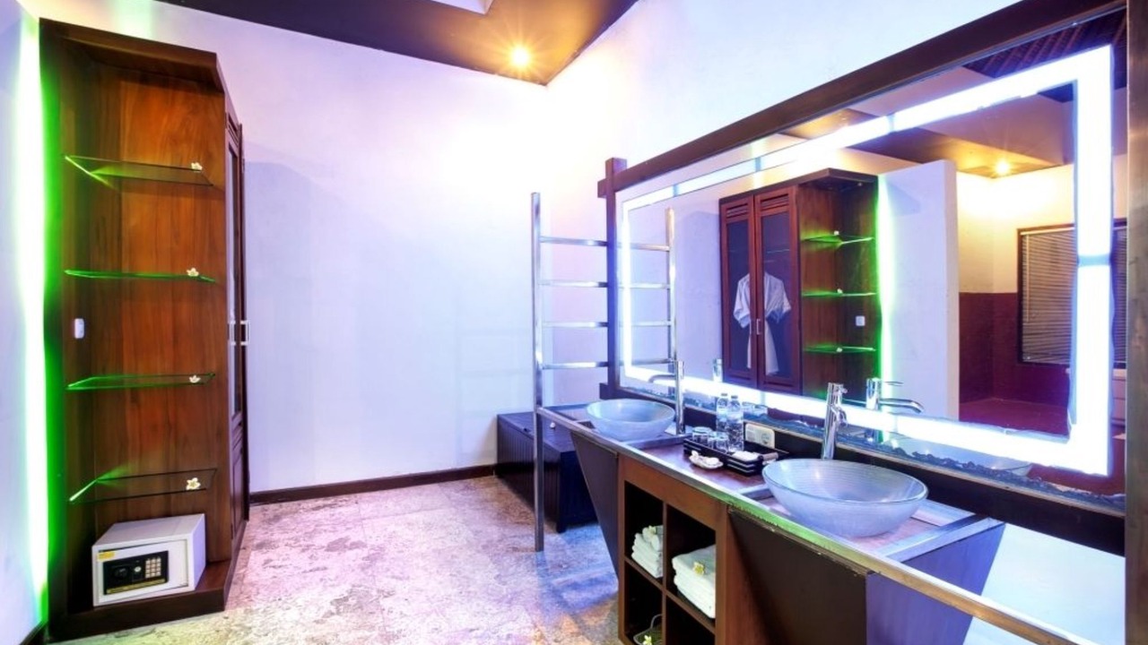 Photo of Bathroom in Sunset Road