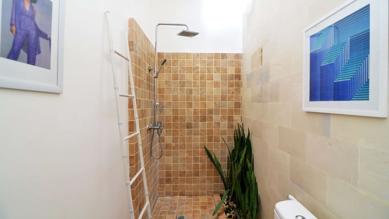 Photo of Bathroom in Sunset Road