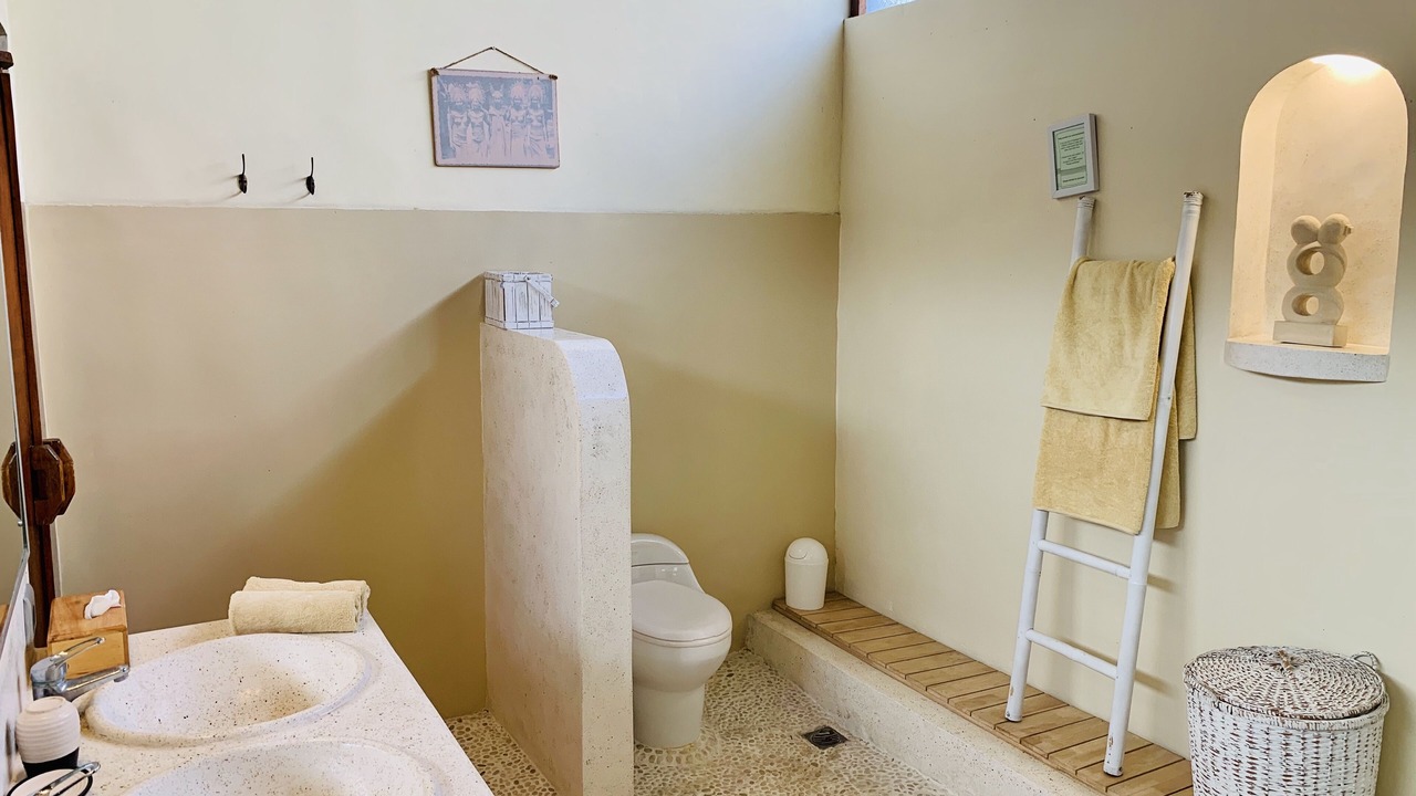 Photo of Bathroom in Petitenget