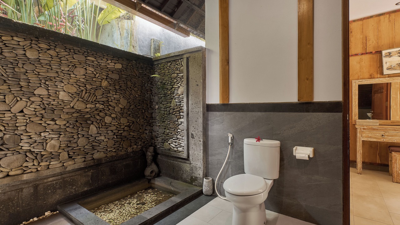 Photo of Bathroom in Kedewatan