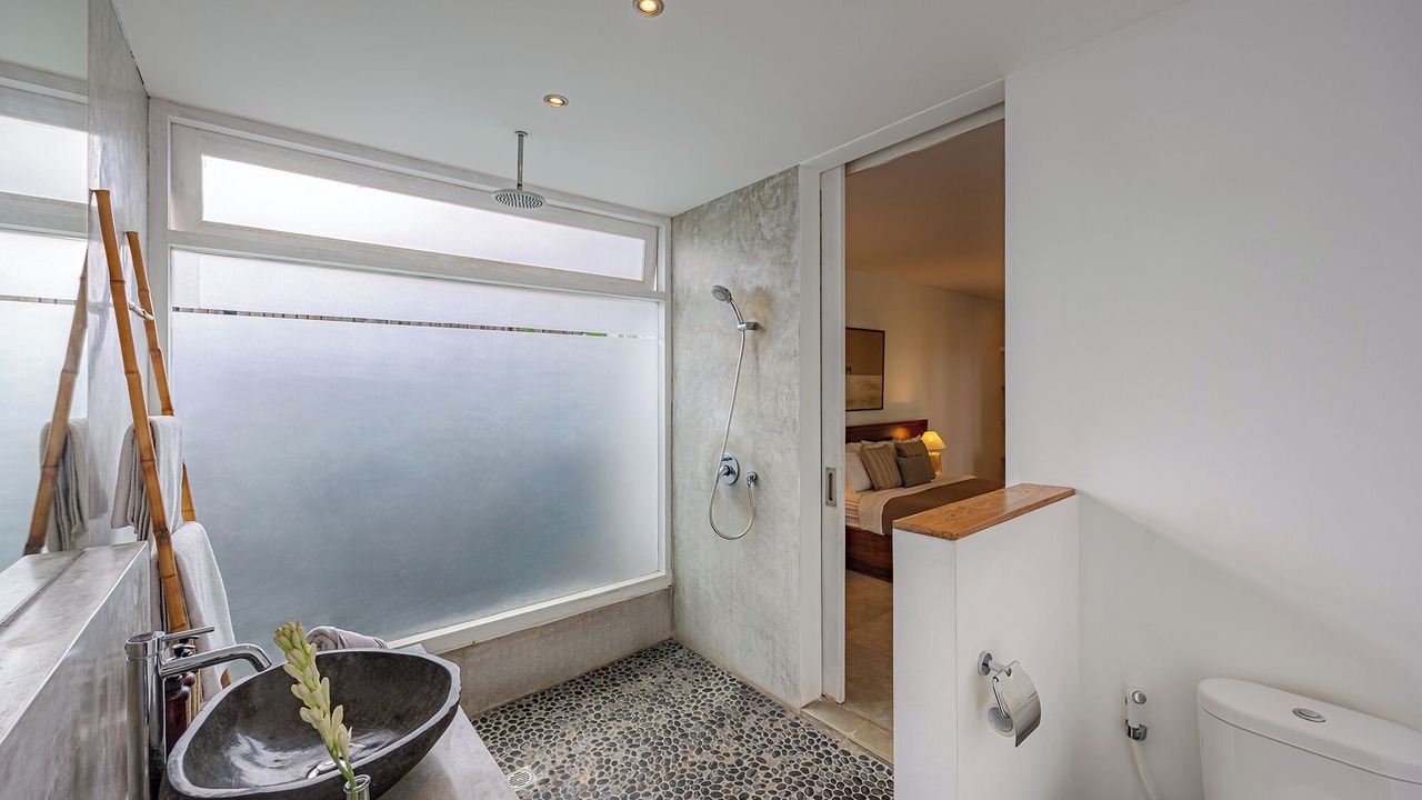 Photo of Bathroom in Petitenget
