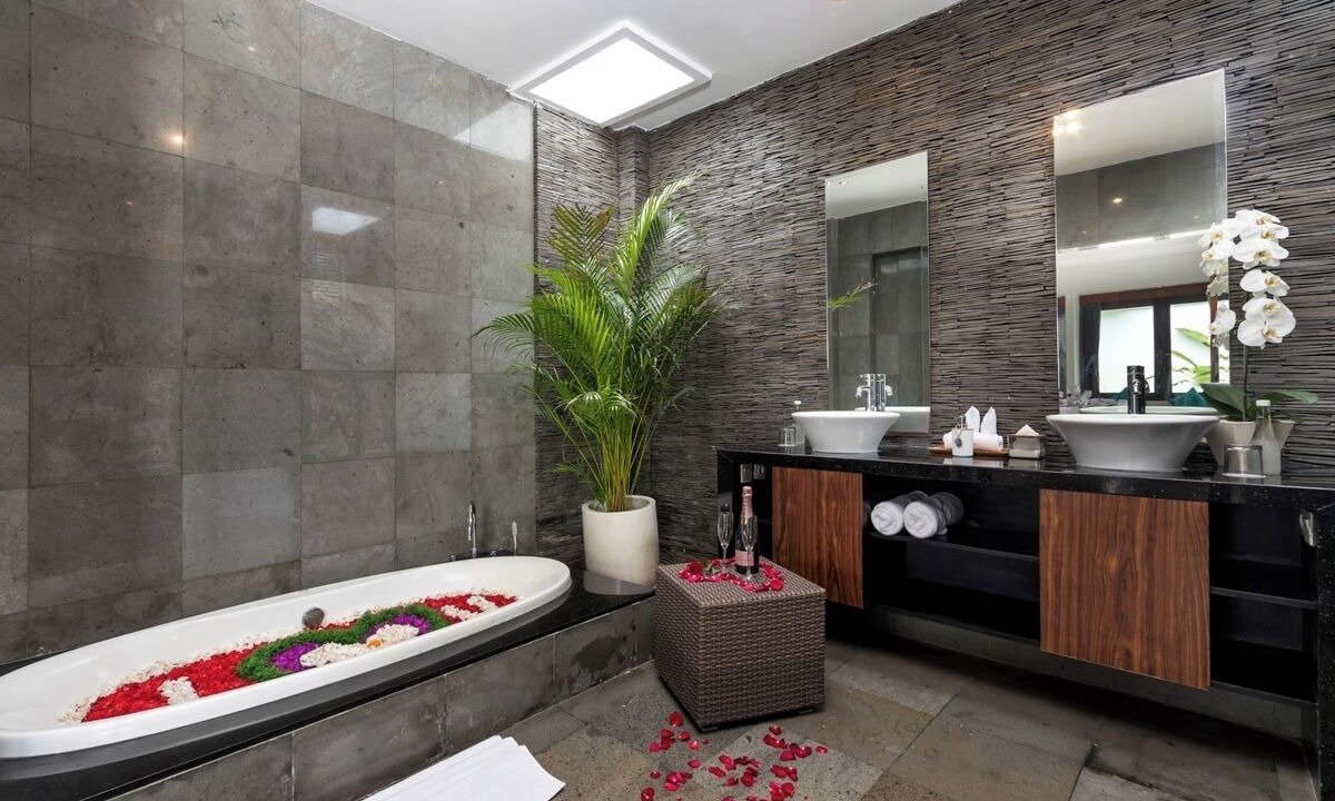 Photo of Bathroom in Sunset Road