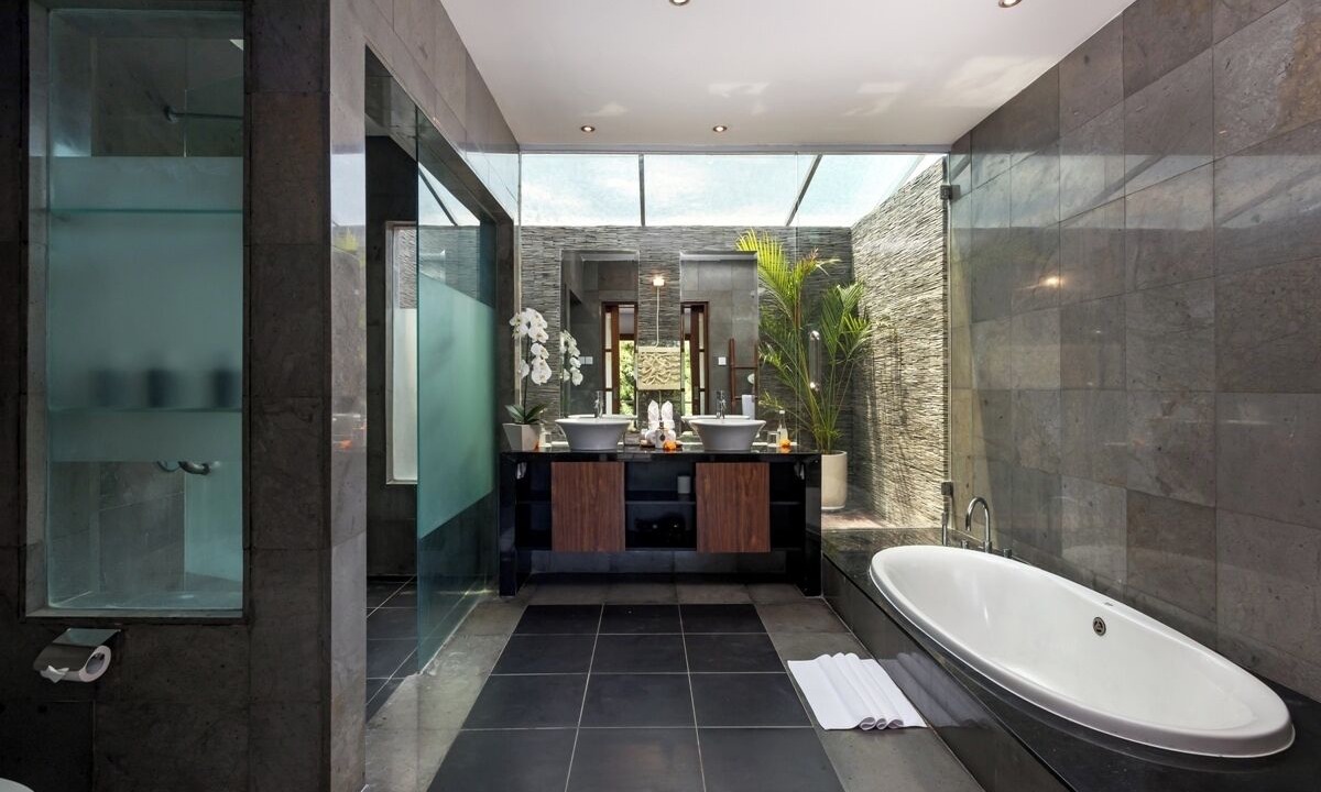 Photo of Bathroom in Sunset Road