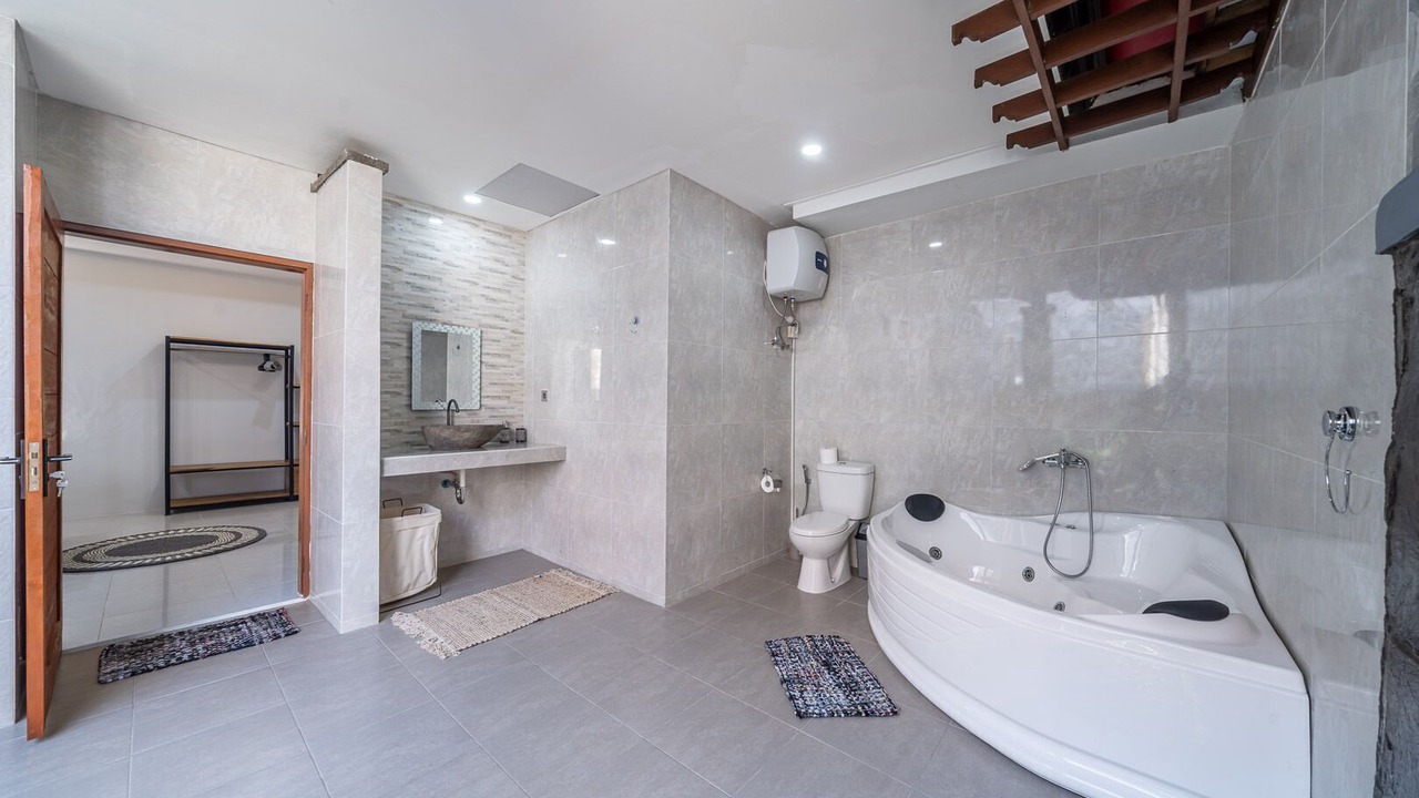 Photo of Bathroom in Renon