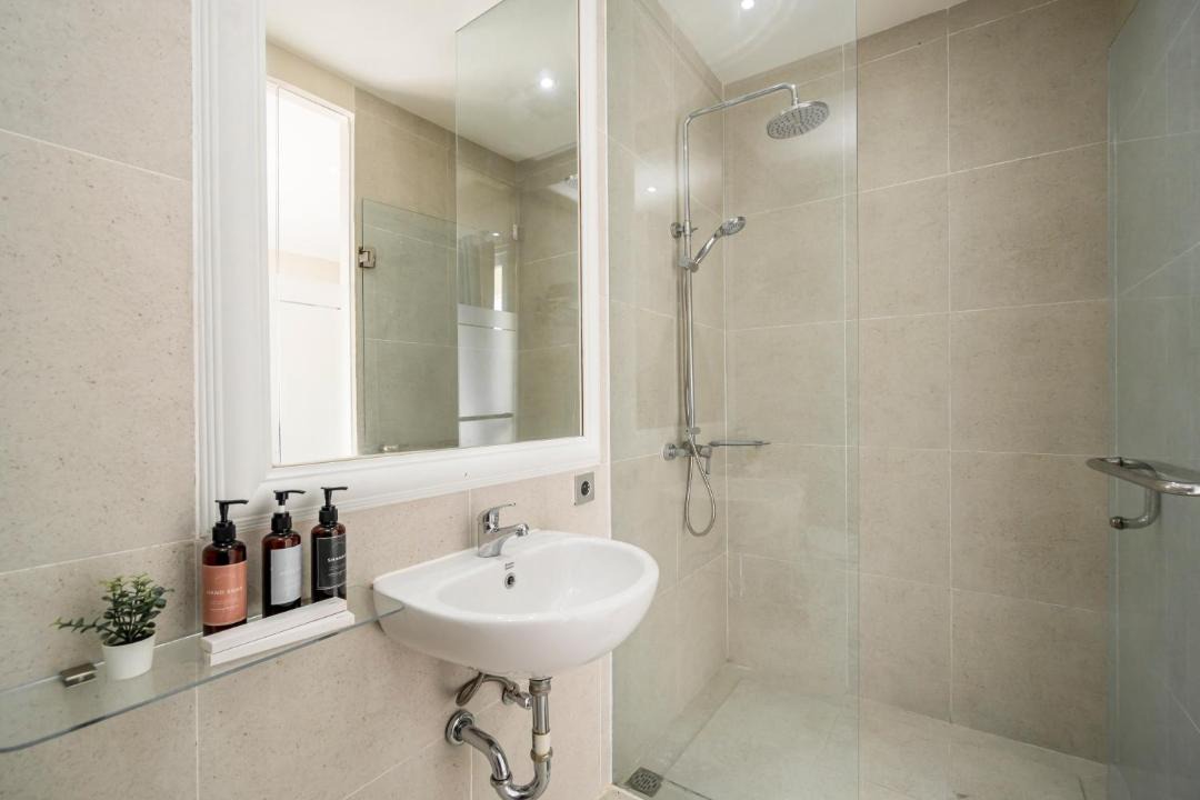 Photo of Bathroom in Sunset Road