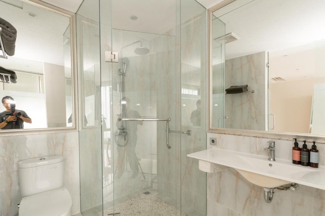 Photo of Bathroom in Sunset Road