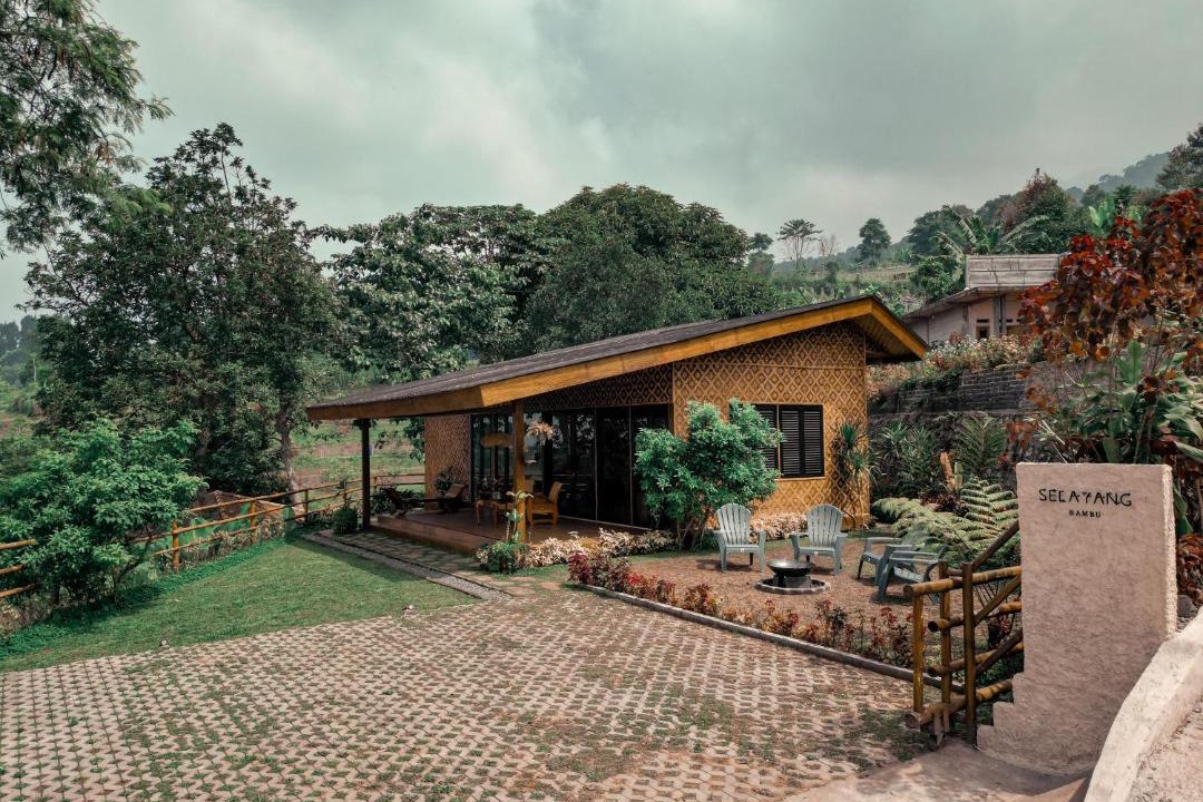 Photo of Buildings in Cigombong