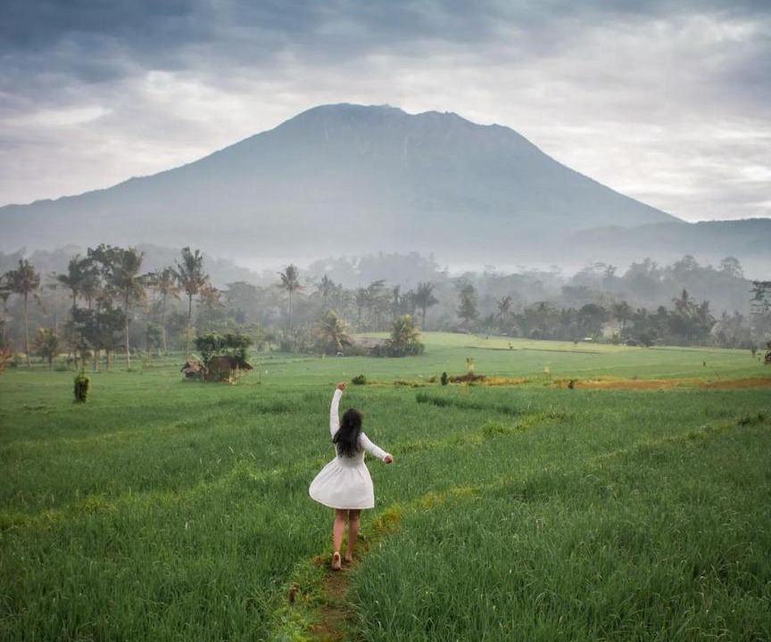 Photo of Human In Picture in Selat