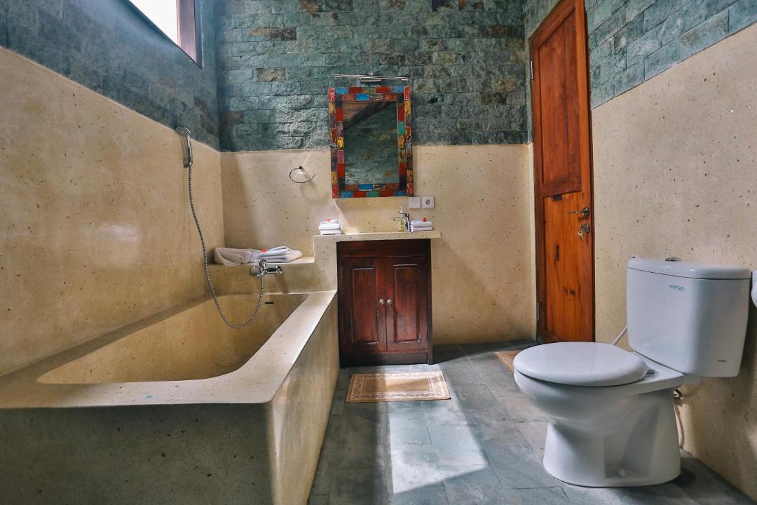 Photo of Bathroom in Kedewatan