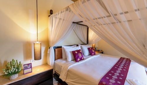 Standard Studio Suite, 1 King Bed, Pool View, Ground Floor