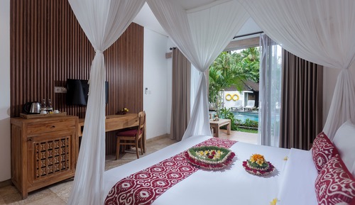 Suite with Pool Access