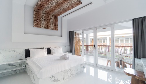 Deluxe Double Room, 1 Double Bed, Non Smoking, Pool Access