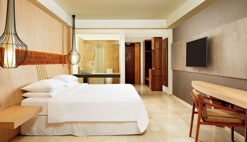 Deluxe Room, 1 King Bed, Balcony, Garden View