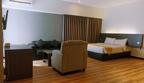 Executive Suite, Bathtub