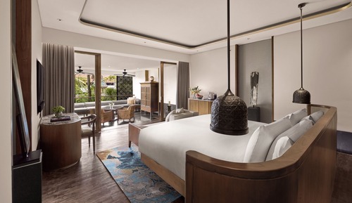 Junior Suite, 1 King Bed, Garden View