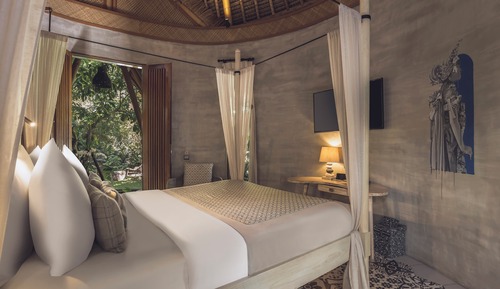 Cottage with Bathtub & Plunge Pool
