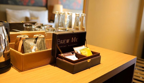 Suite, 1 Bedroom, Non Smoking, Mountain View (King or Twin)