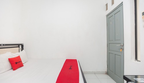 Standard Double Room (RedDoorz)