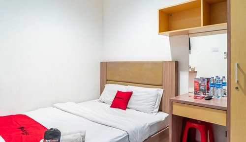 Double Room (RedDoorz)