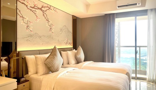 One Bedroom Premier Twin