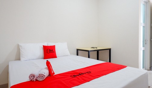 Double Room (Reddoorz)