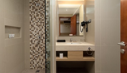 Deluxe Room, 1 Queen Bed, Smoking, Balcony