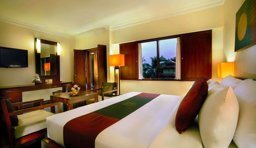 Deluxe Ocean Room 