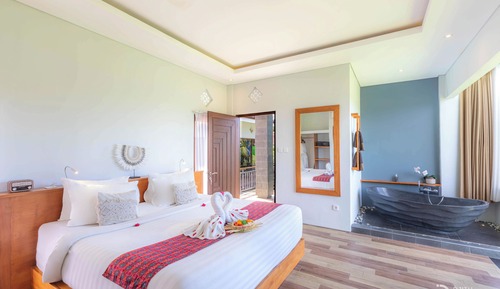 Exclusive Studio Suite, Bathtub, Garden View