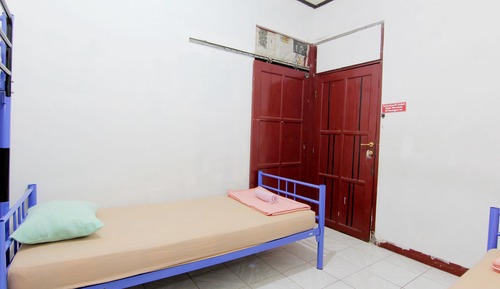 Twin Room, Shared Bathroom