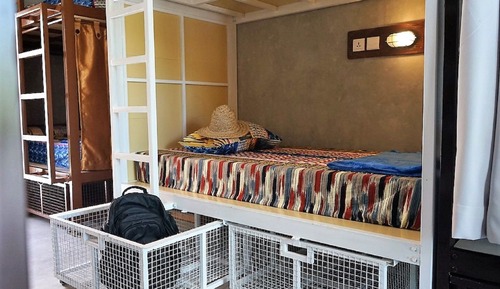 Shared Dormitory, Women only