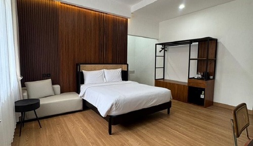 Suite, Balcony