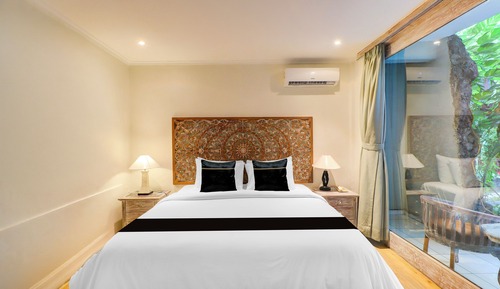 Deluxe Suite, Pool Access