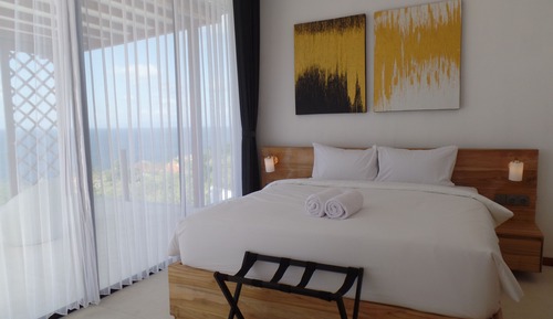 Luxury 3 Bedroom with Private Pool & Direct Ocean View
