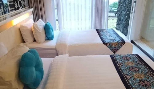 Deluxe Twin Room, Poolside