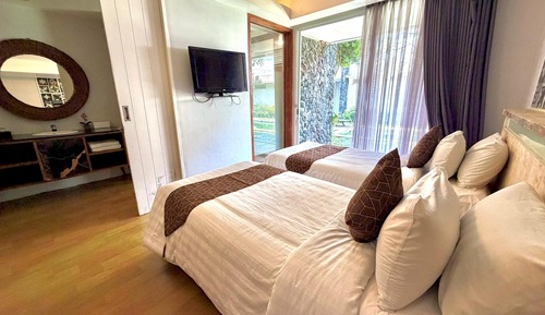 Deluxe Room Pool View