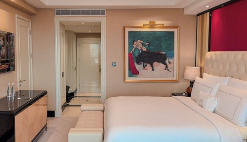 Club Premier Room