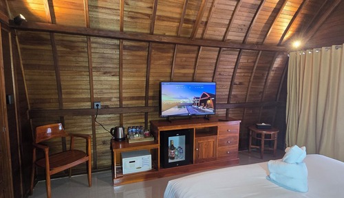 Deluxe Single Room, 1 Queen Bed, Pool Access, Sea View