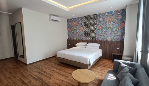 Suite, City View